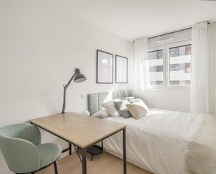 Dormitori de Apartament per a compartir en  Madrid Capital amb Forn, Rentadora i Microones