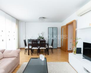 Living room of Flat for sale in  Madrid Capital  with Air Conditioner, Swimming Pool and Balcony