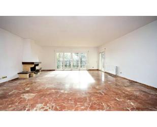Sala d'estar de Casa o xalet en venda en Sant Vicenç de Montalt amb Jardí privat, Terrassa i Piscina