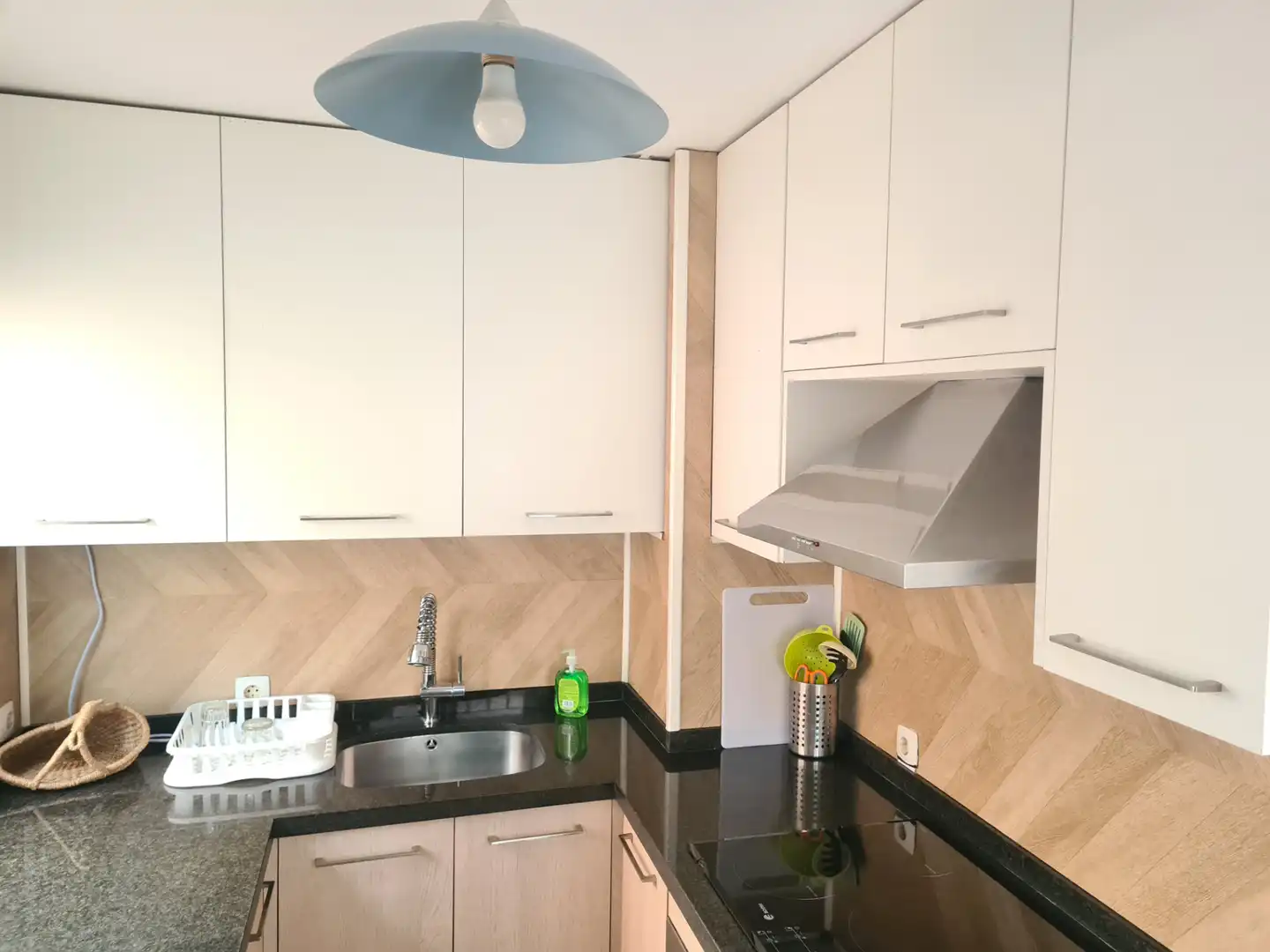 Kitchen of Flat for sale in Sevilla  with Air Conditioner, Storage room and Balcony