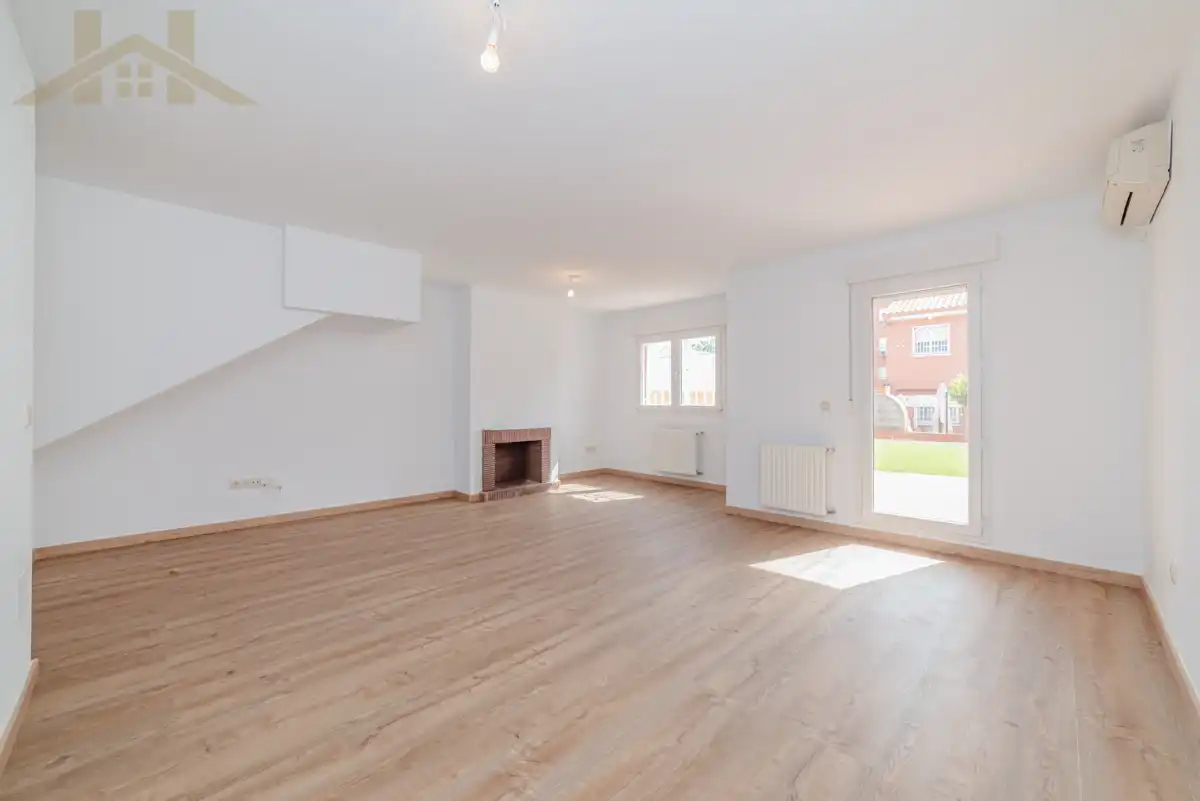Living room of Detached homes for sale in Valdemoro  with Air Conditioner, Heating and Private garden