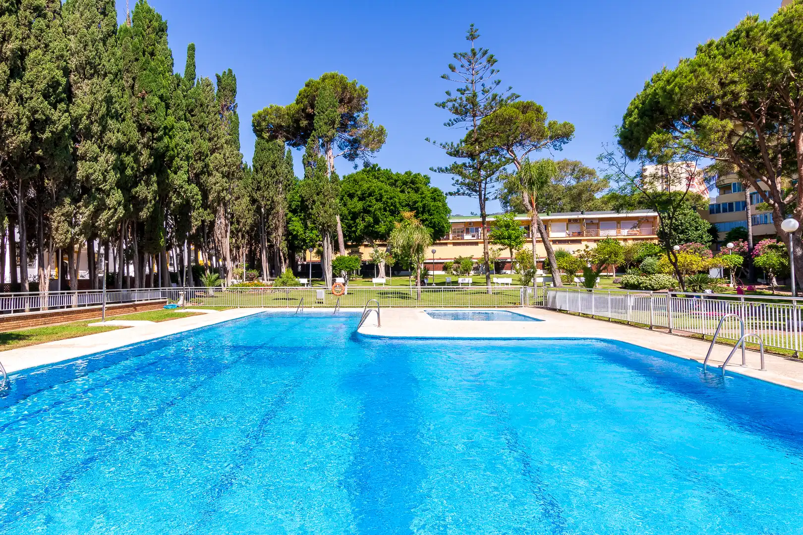 Apartamento con piscina en venta en Calle Decano José Gómez Rando