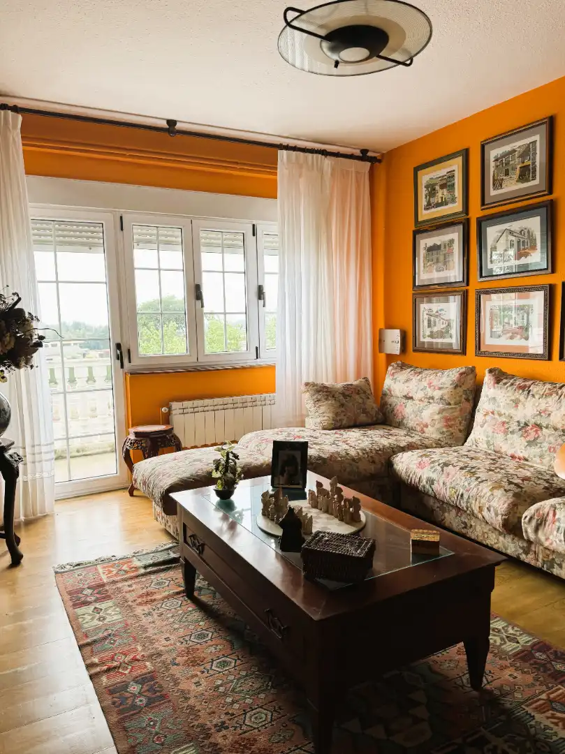 Sala d'estar de Casa o xalet en venda en Castrillón amb Calefacció, Jardí privat i Parquet