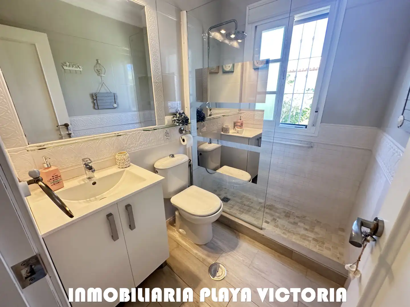 Bathroom of Houses for sale in Chiclana de la Frontera  with Air Conditioner, Private garden and Swimming Pool