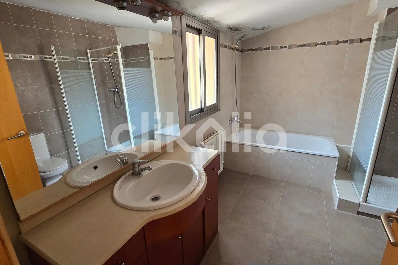 Baño de Piso en venta en Constantí con Aire acondicionado, Calefacción y Terraza