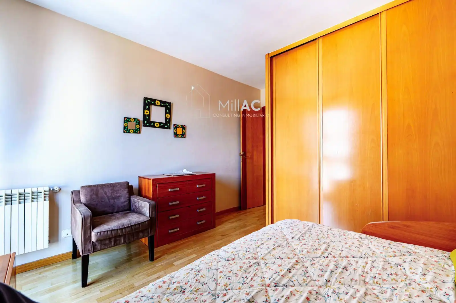 Habitación de Casa adosada en venta en Madrid con Aire acondicionado, Calefacción y Jardín privado