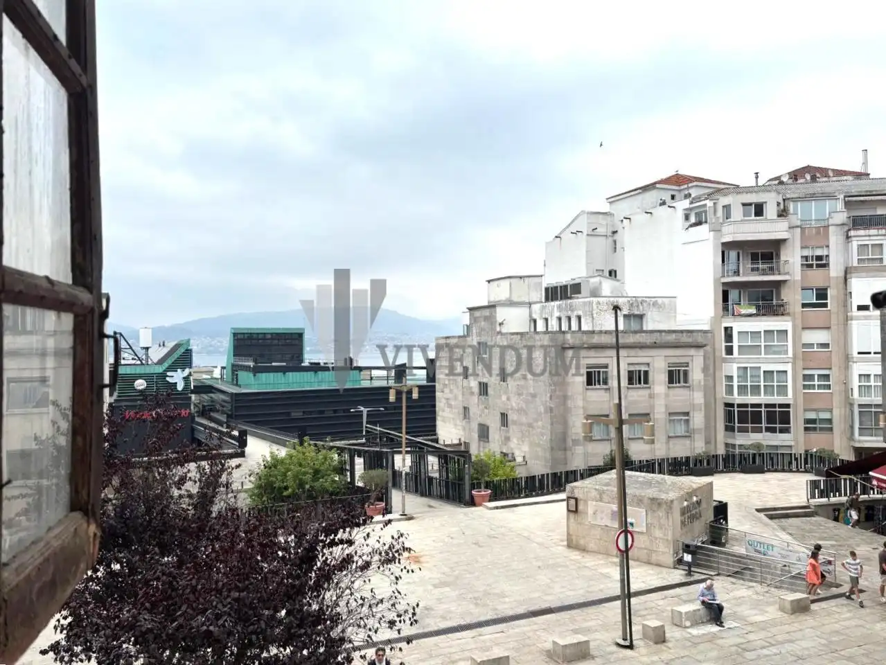 Vista exterior de Edificio en venta en Vigo 