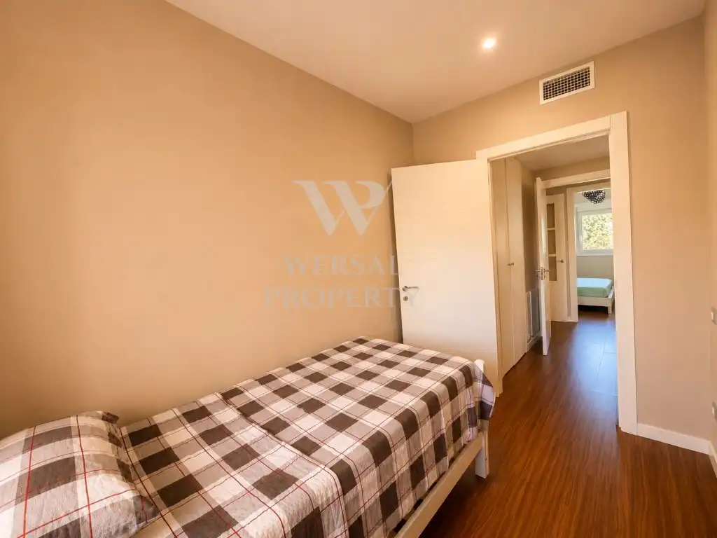 Schlafzimmer von Wohnungen zum Verkauf in Salou mit Klimaanlage, Privatgarten und Möbliert