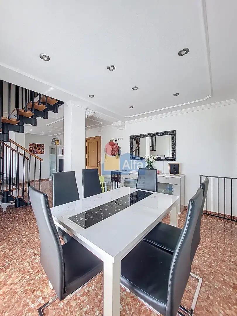 Esszimmer von Maisonette zum Verkauf in Silla mit Klimaanlage, Terrasse und Abstellraum