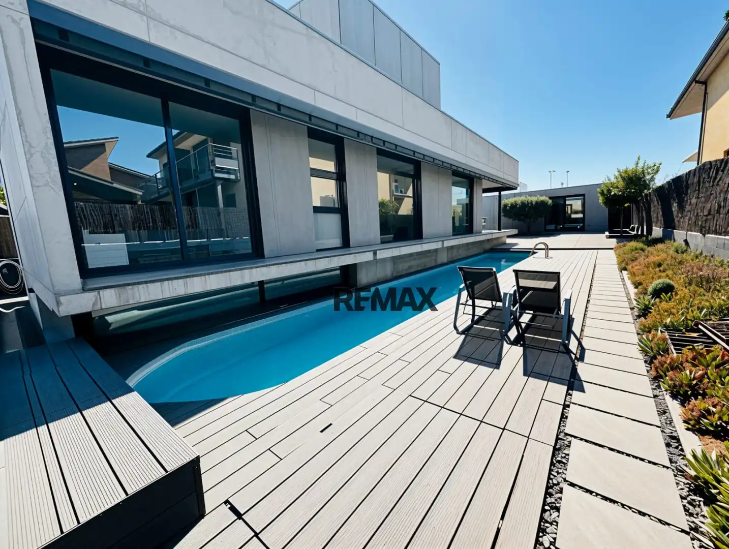 Piscina de Casa o xalet en venda en Porqueres amb Jardí privat, Terrassa i Traster