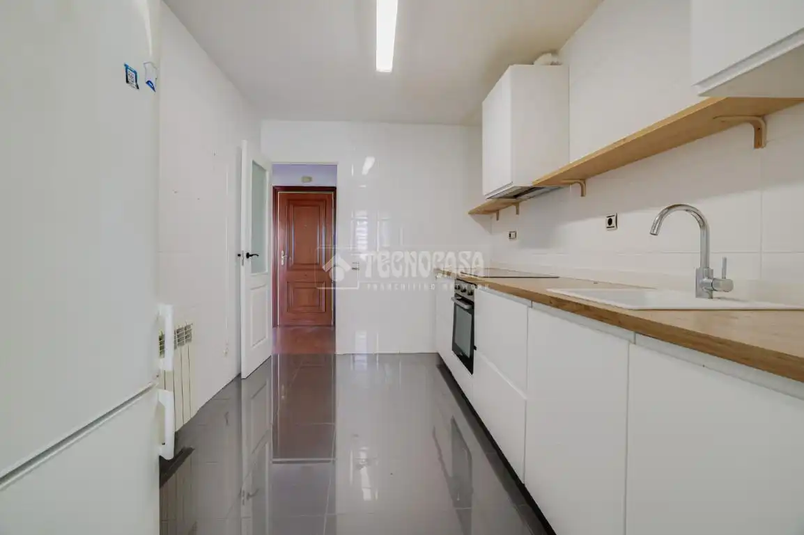 Cocina de Piso en venta en Sant Boi de Llobregat con Calefacción, Parquet y Balcón