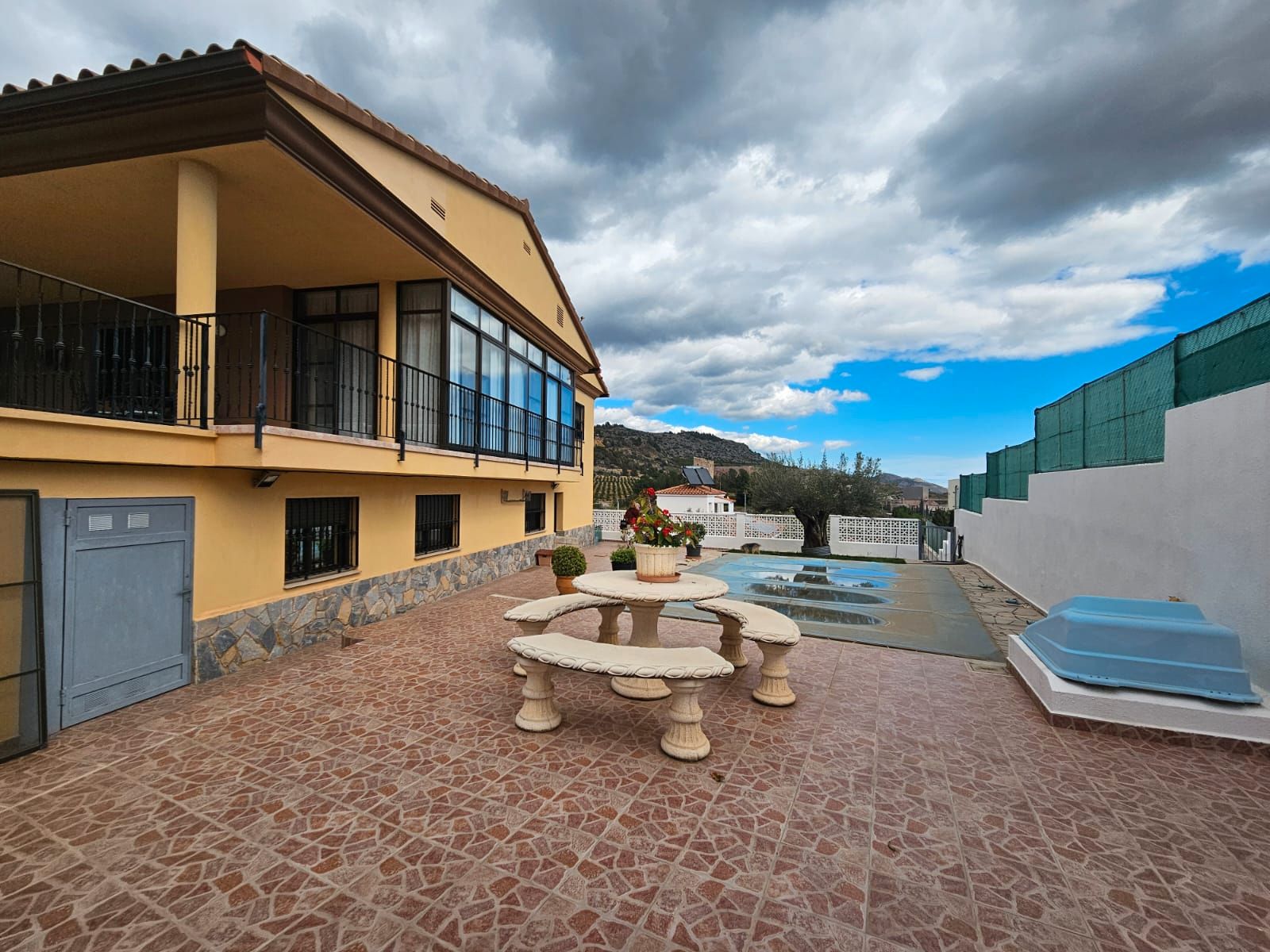 Vista exterior de Casa o xalet en venda en Castellón de la Plana / Castelló de la Plana amb Jardí privat, Terrassa i Traster