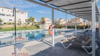 Piscina de Casa adosada en venda en Vélez-Málaga amb Aire condicionat, Terrassa i Traster