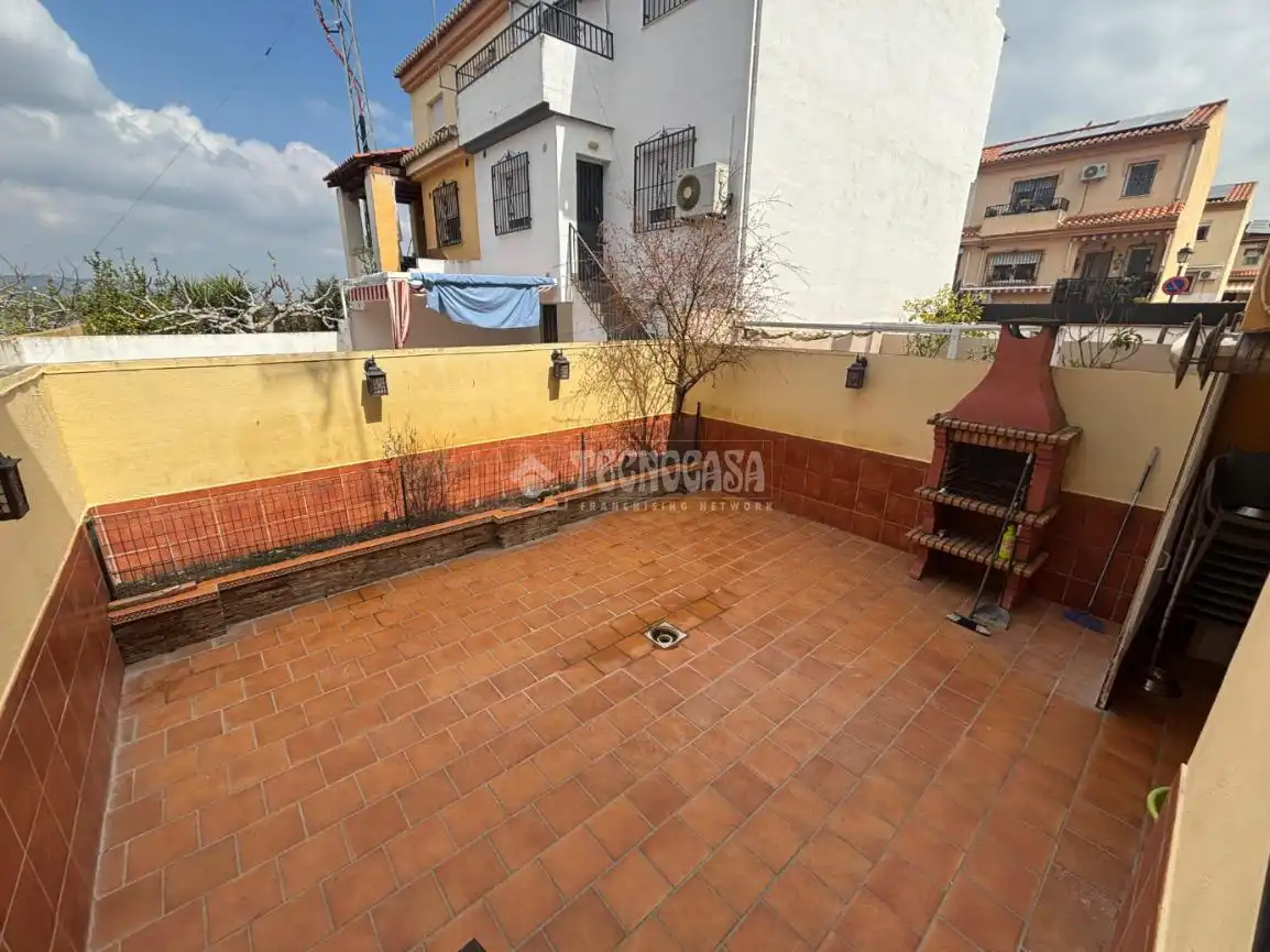 Terrasse von Einfamilien-Reihenhaus zum Verkauf in Vegas del Genil mit Klimaanlage, Heizung und Terrasse