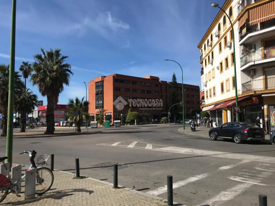 Vista exterior de Local en venta en Sevilla con Aire acondicionado y Internet