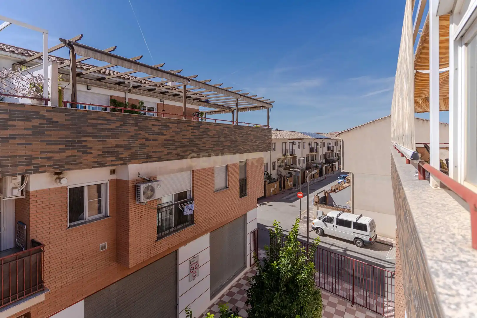Vista exterior de Apartament en venda en Churriana de la Vega amb Jardí privat i Piscina comunitària