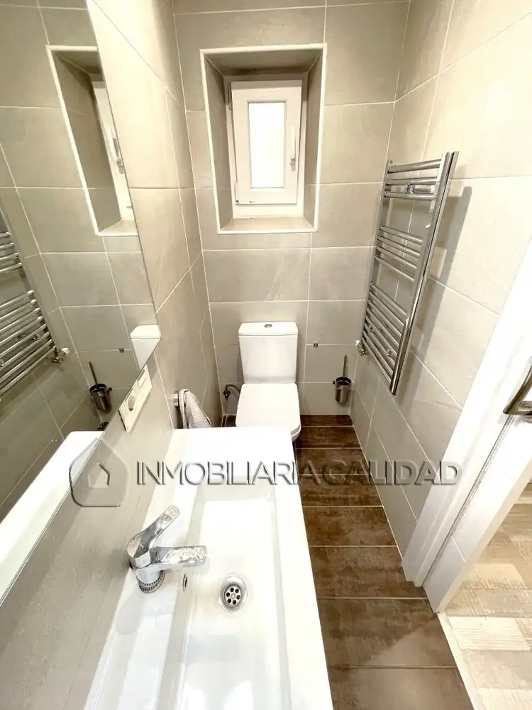 Baño de Piso de alquiler en Burgos con Calefacción y Amueblado