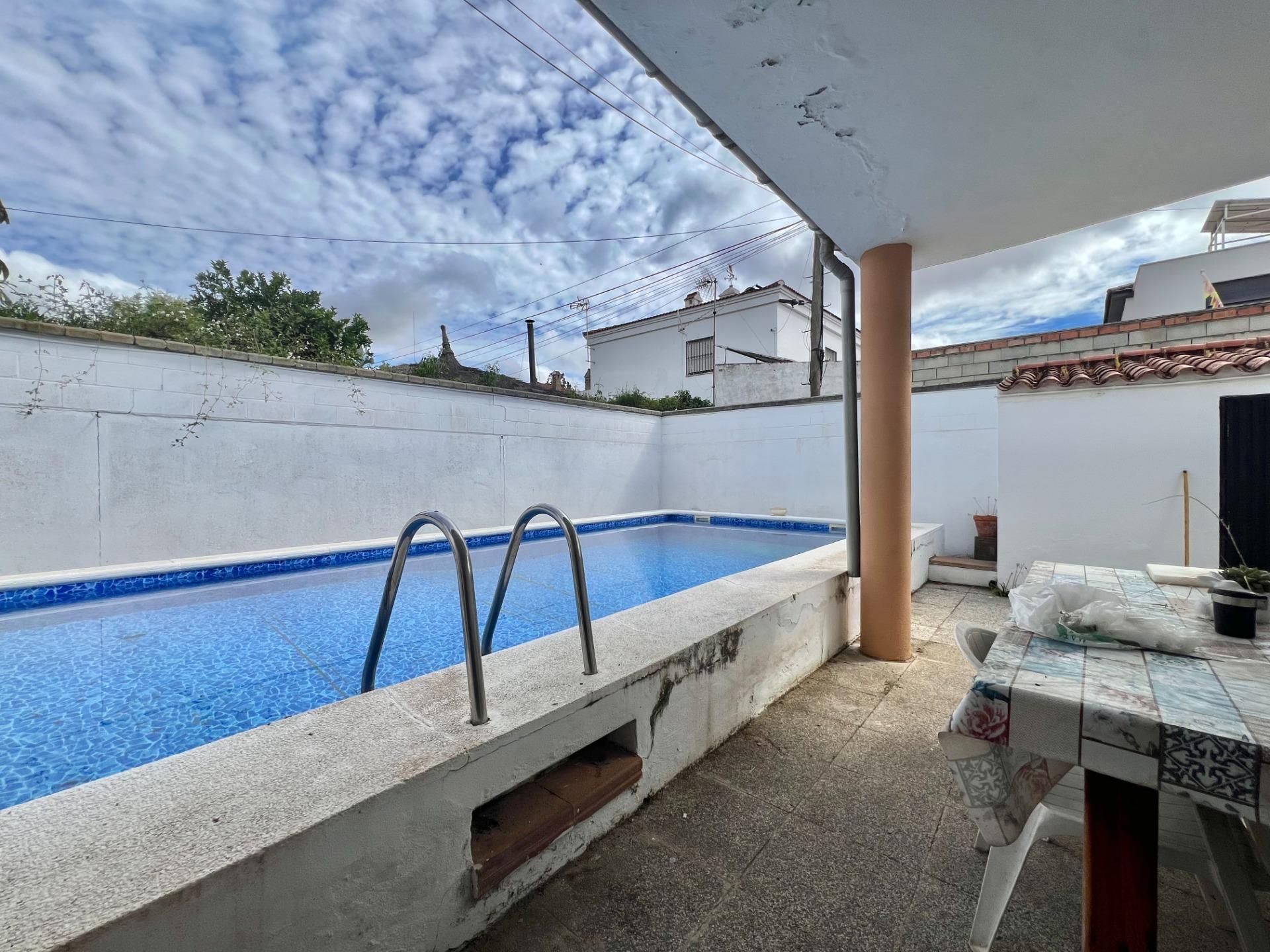 Piscina de Casa o xalet en venda en Dos Hermanas amb Aire condicionat, Jardí privat i Traster