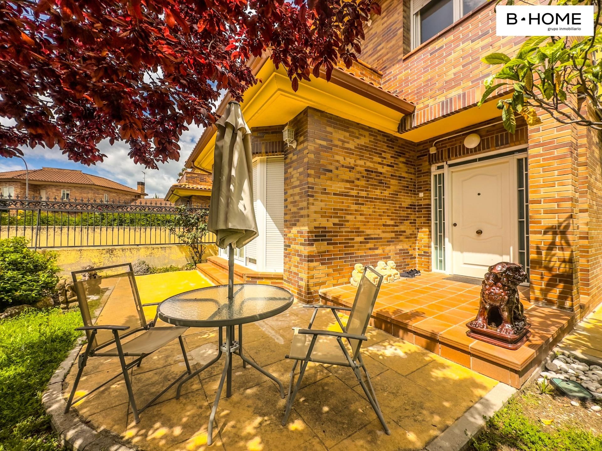 Terrace of House or chalet for sale in Villanueva de la Cañada  with Air Conditioner, Heating and Private garden
