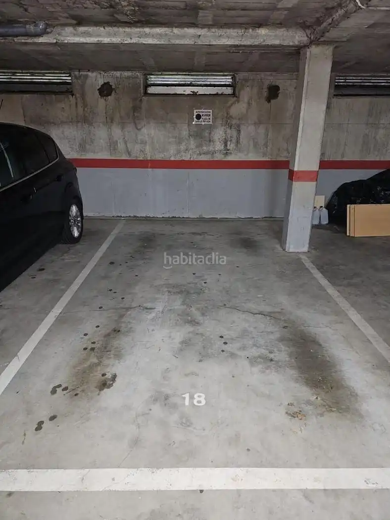 Parking to rent in Barrio el Carmen 184
