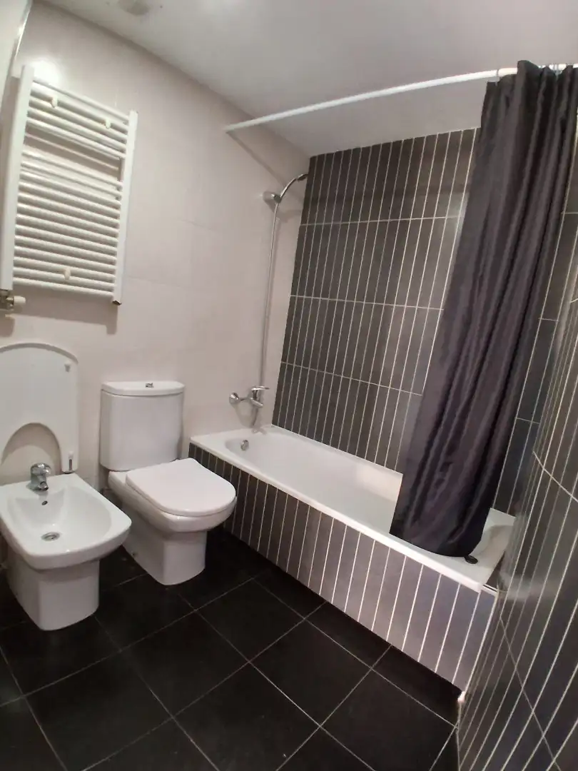 Baño de Piso en venta en Rubí con Aire acondicionado, Horno y Balcón