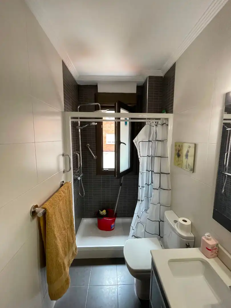 Baño de Piso en venta en Barakaldo  con Calefacción, Parquet y Amueblado