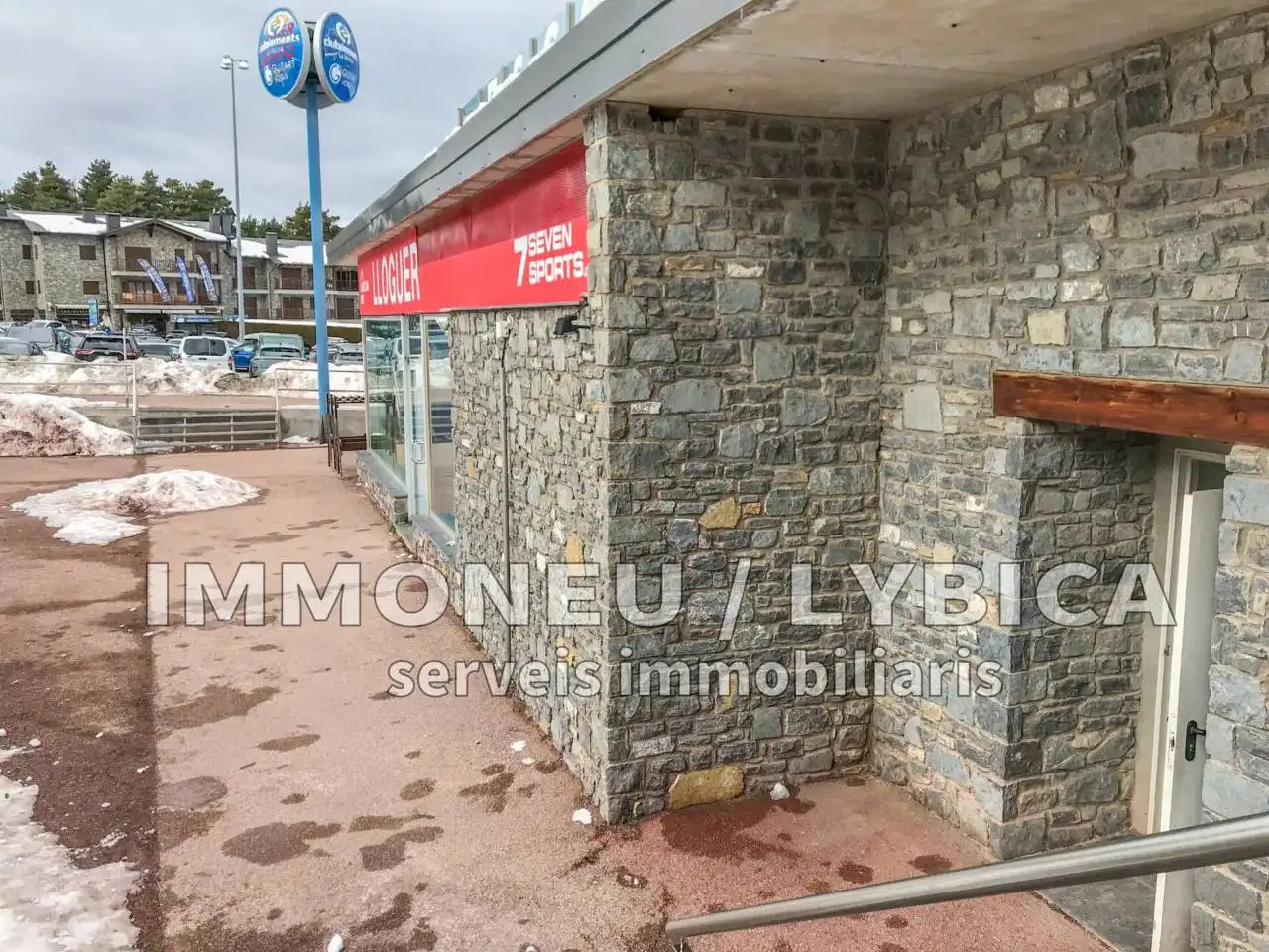 Garage zum Verkauf in Alp