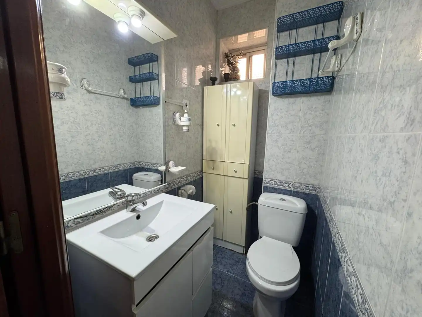 Bathroom of Flat for sale in Sevilla  with Terrace