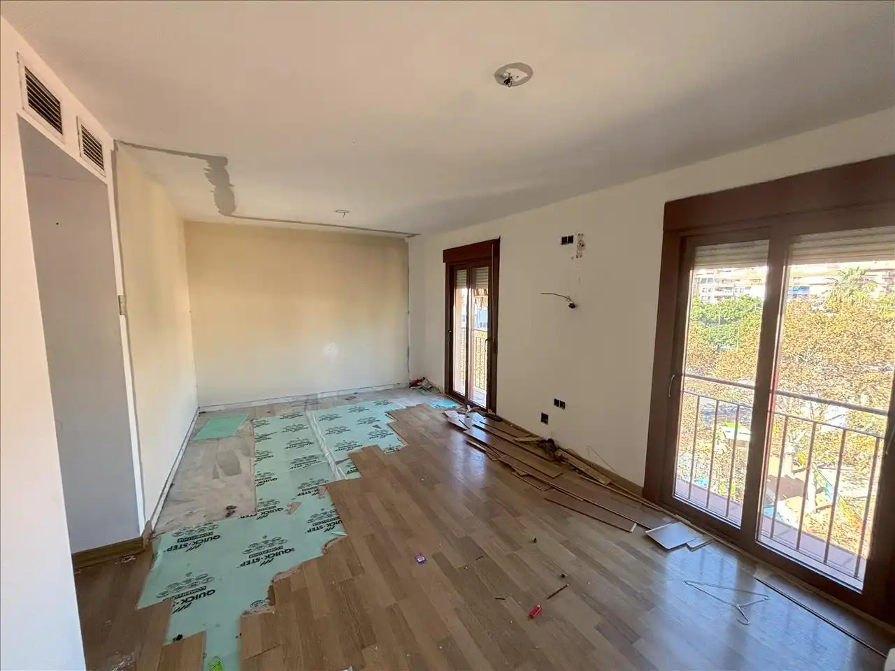 Sala d'estar de Apartament en venda en Benalmádena amb Aire condicionat i Terrassa