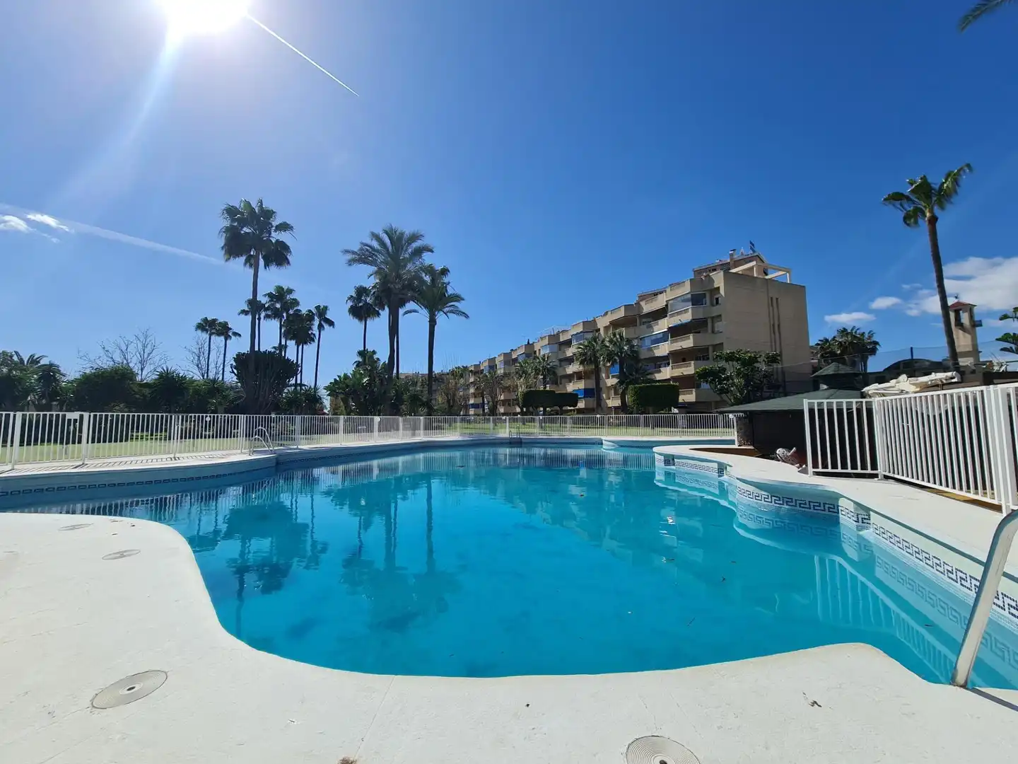 Piscina de Piso en venta en Torremolinos con Aire acondicionado, Calefacción y Jardín privado