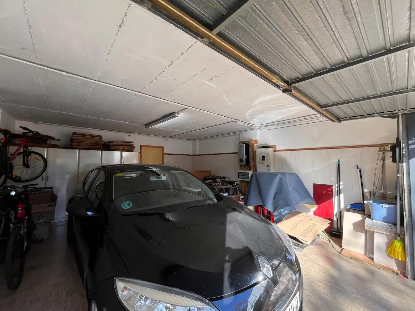 Parking de Casa adosada en venta en Vilanova i la Geltrú con Calefacción, Jardín privado y Terraza