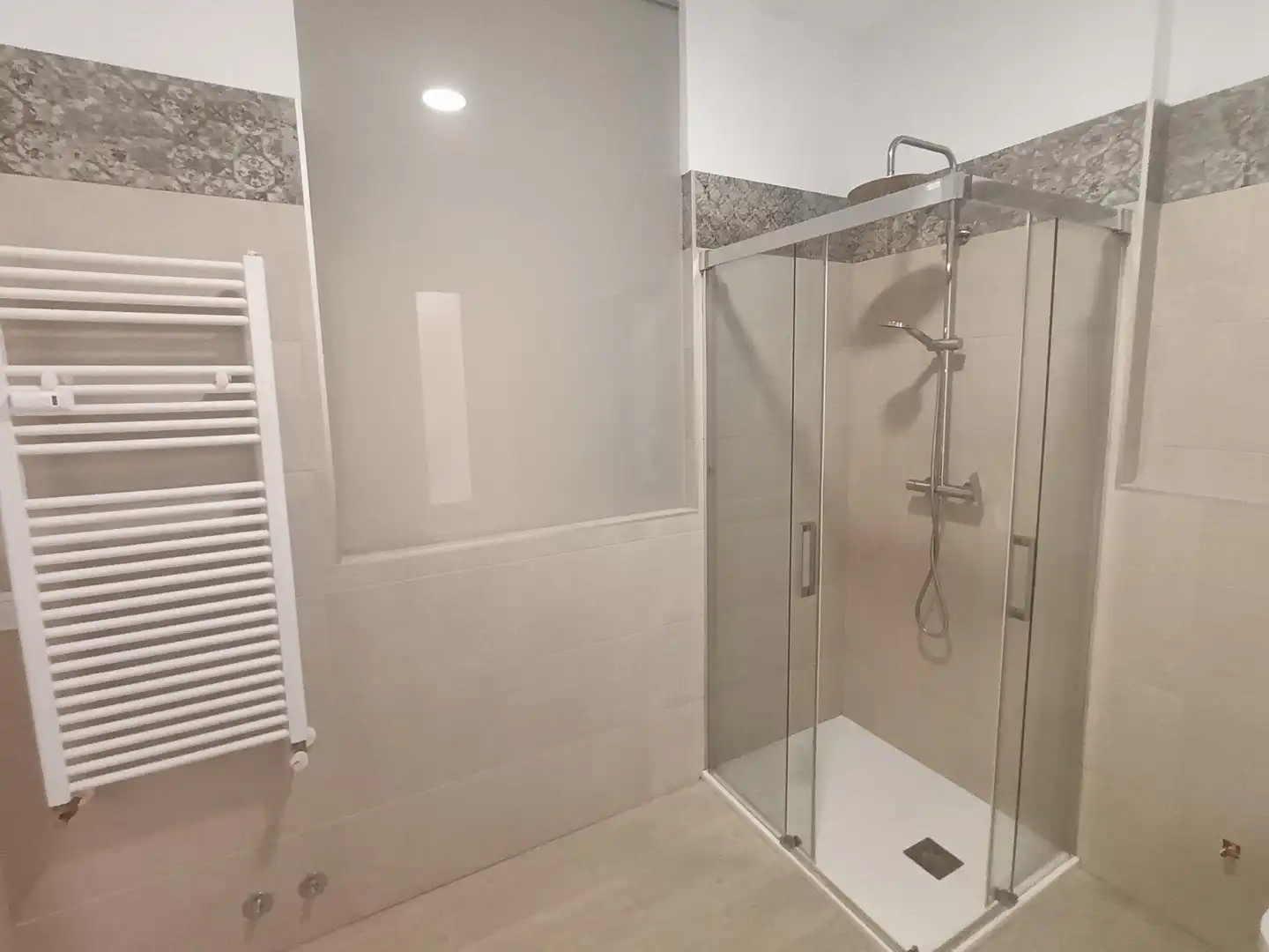Bathroom of Flat for rent in Valladolid  with Heating