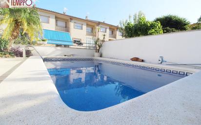 Swimming pool of Single-family semi-detached for sale in El Vendrell  with Air Conditioner, Terrace and Swimming Pool