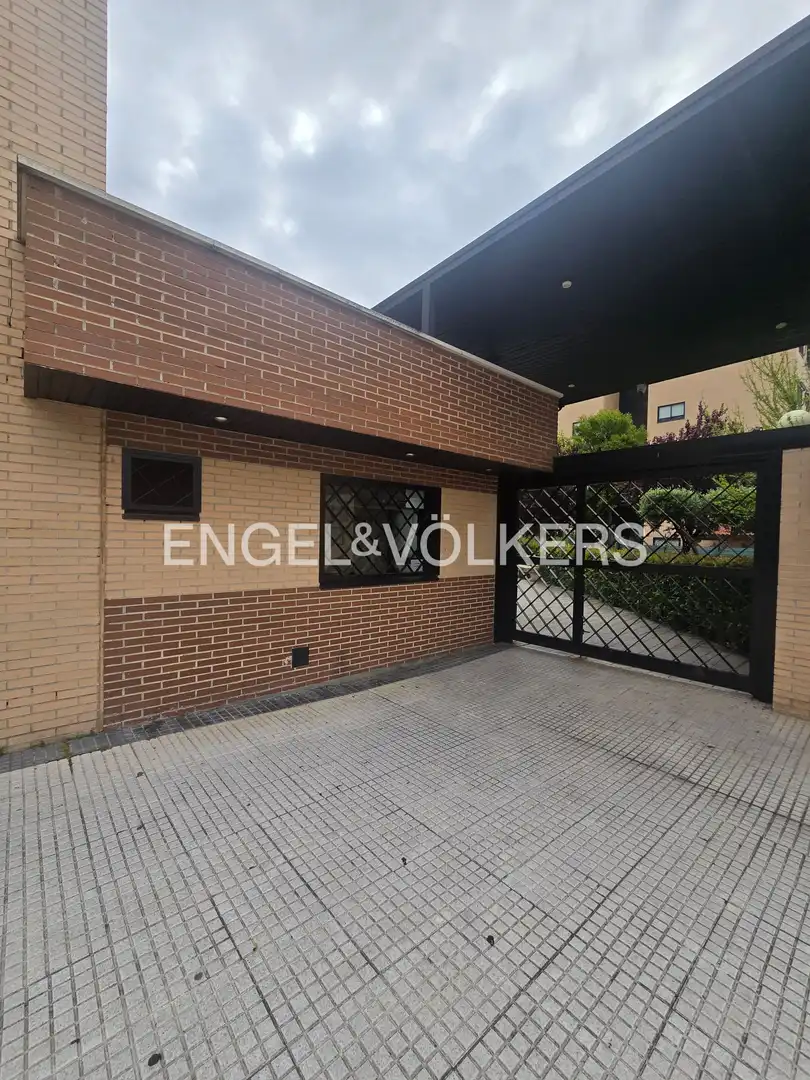 Vista exterior de Pis de lloguer en Alcalá de Henares amb Calefacció, Jardí privat i Traster