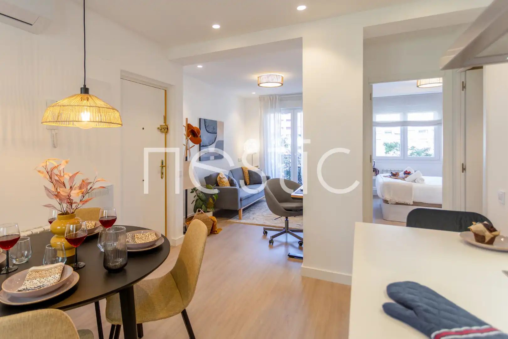 Dormitori de Apartament de lloguer en Madrid amb Aire condicionat, Calefacció i Moblat