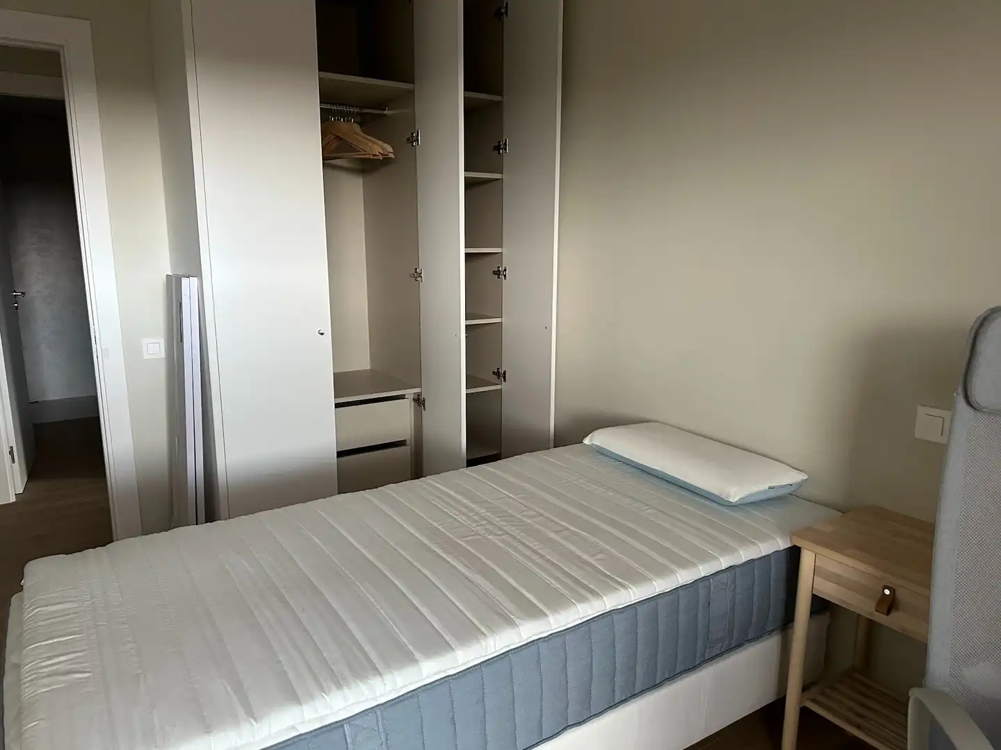 Dormitori de Pis per a compartir en Vic amb Aire condicionat, Calefacció i Terrassa