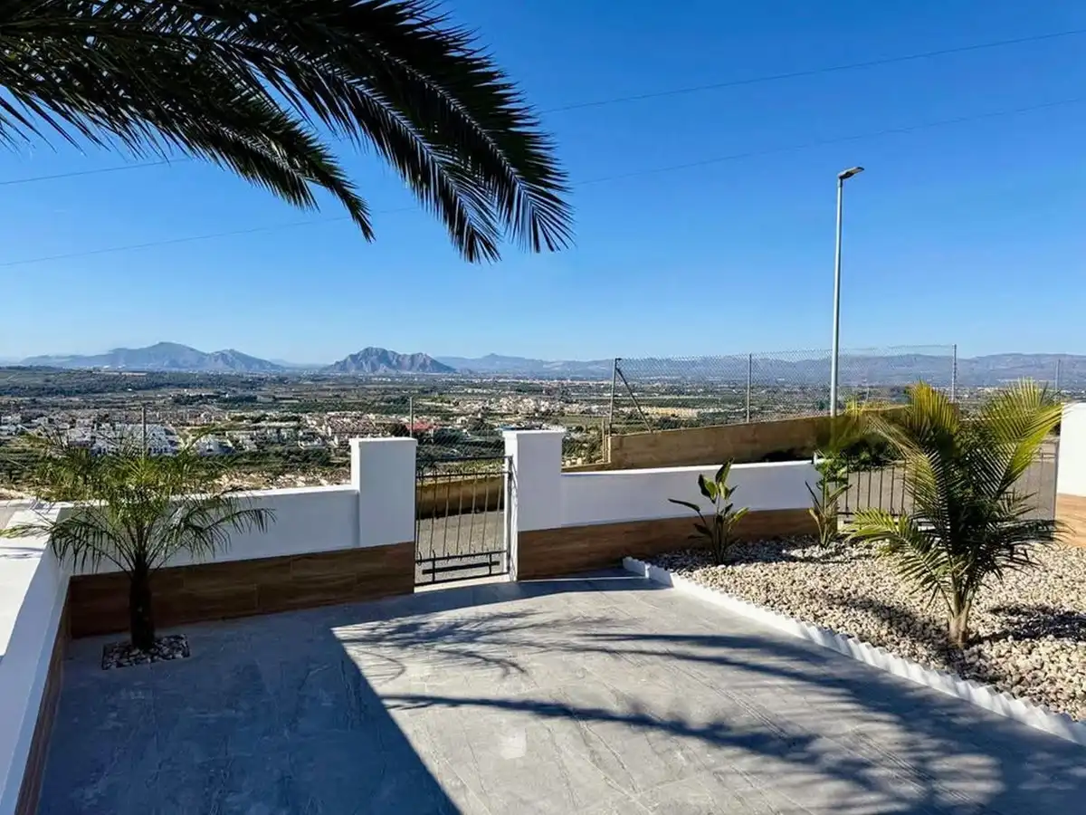 Vista exterior de Casa o xalet en venda en Rojales amb Jardí privat, Terrassa i Traster