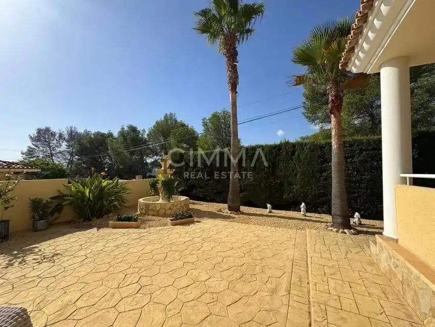 Vista exterior de Casa o xalet en venda en La Nucia amb Aire condicionat, Calefacció i Jardí privat