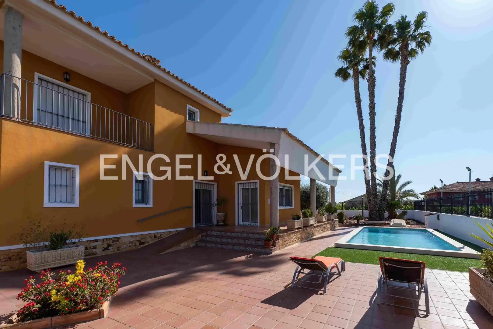 Vista exterior de Finca rústica en venda en Orihuela amb Aire condicionat, Calefacció i Jardí privat