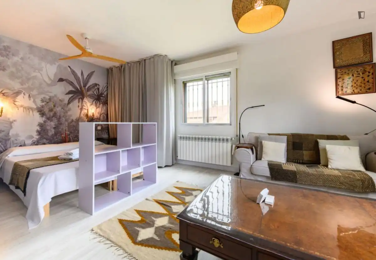 Dormitori de Apartament de lloguer en La Moraleja amb Calefacció, Moblat i Forn