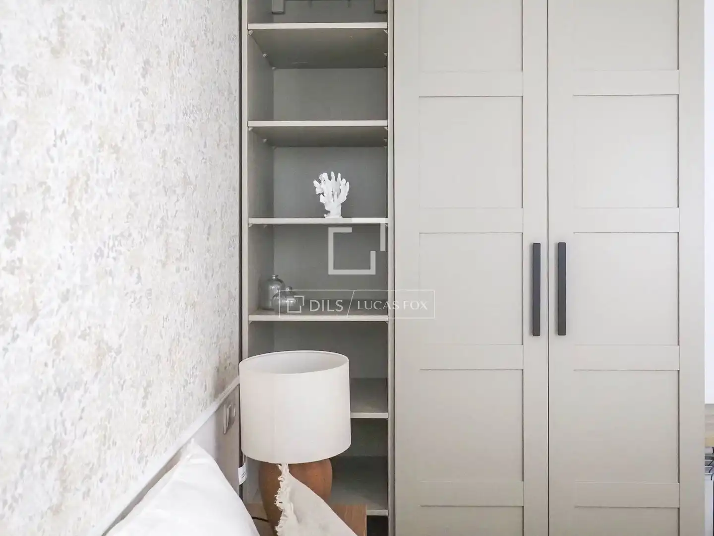Schlafzimmer von Wohnung zum Verkauf in Madrid mit Klimaanlage, Möbliert und Balkon