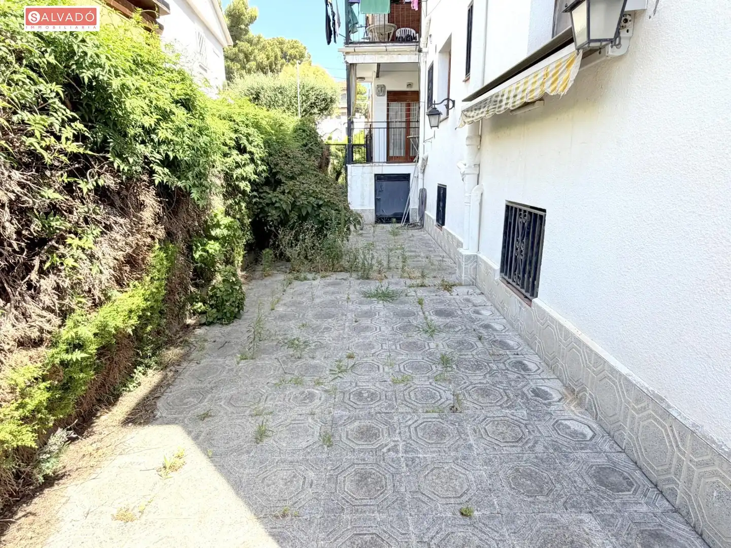 Außenansicht von Erdgeschoss zum Verkauf in Calafell mit Klimaanlage, Heizung und Privatgarten