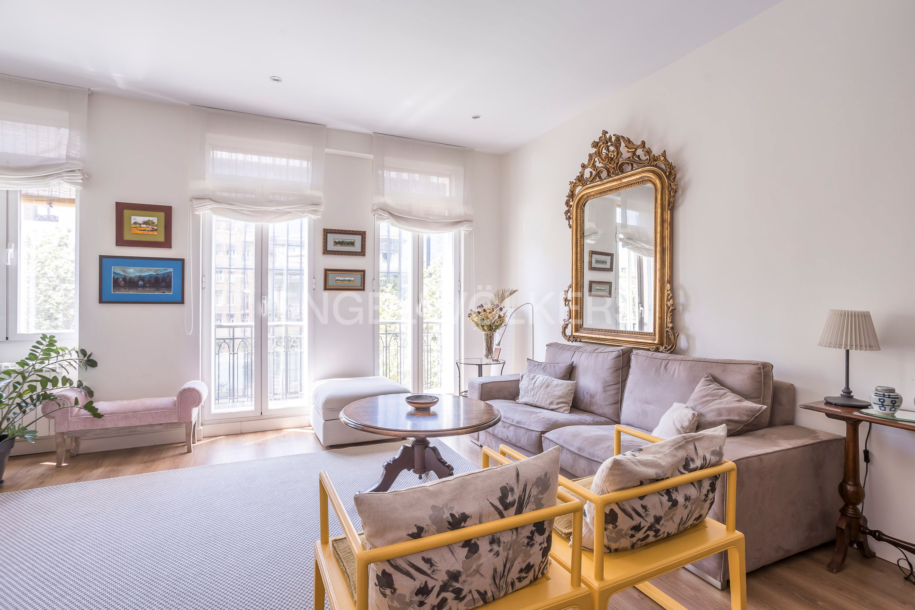 Living room of Apartment for sale in  Madrid Capital  with Air Conditioner, Heating and Storage room