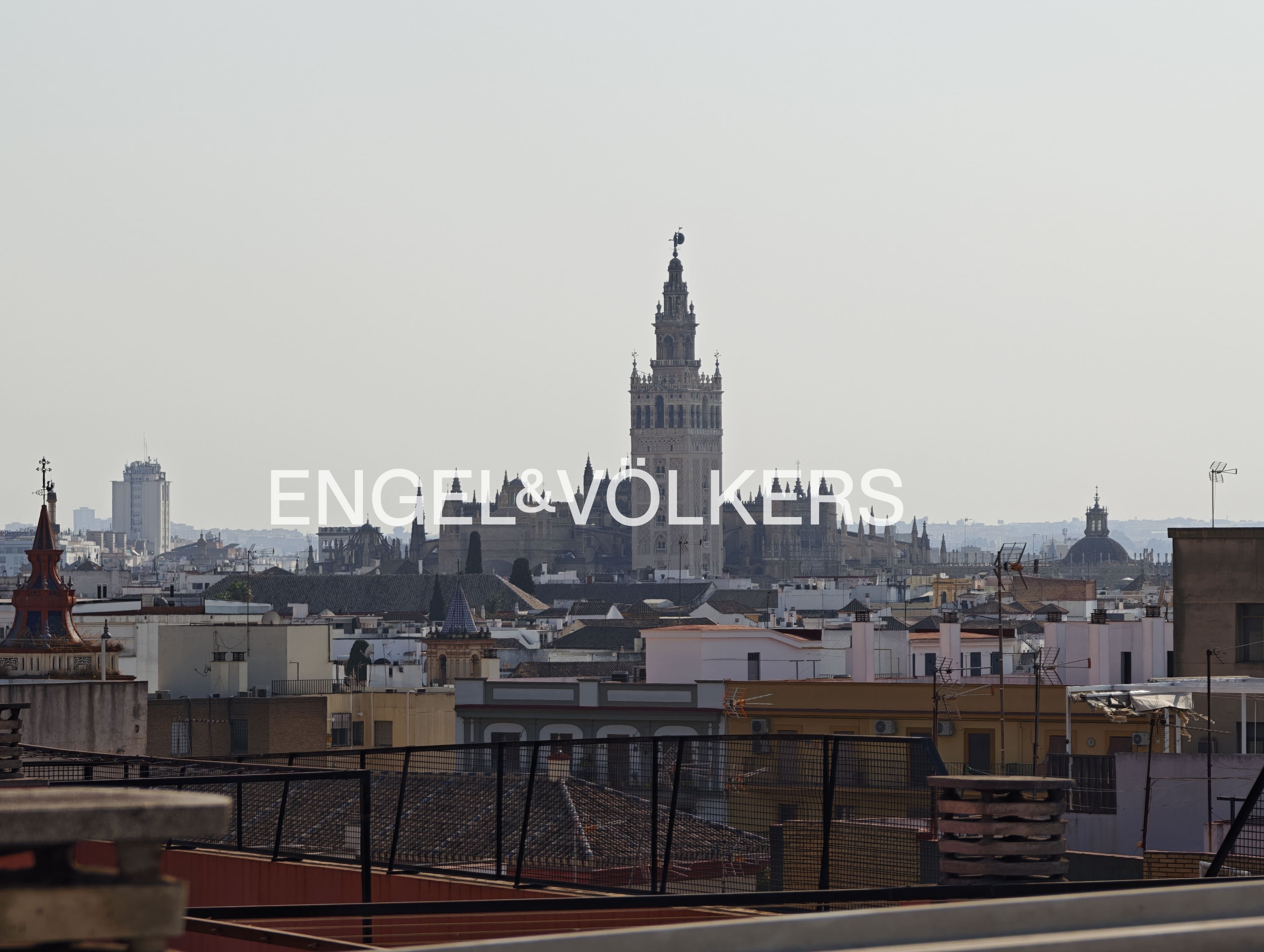 Exterior view of Apartment for sale in  Sevilla Capital  with Air Conditioner, Heating and Parquet flooring