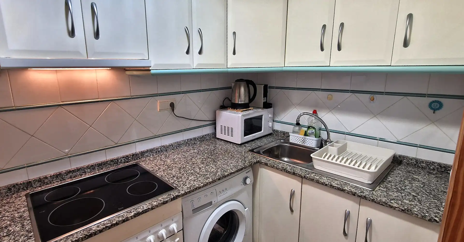 Cuina de Apartament de lloguer en Guardamar del Segura amb Aire condicionat, Calefacció i Moblat