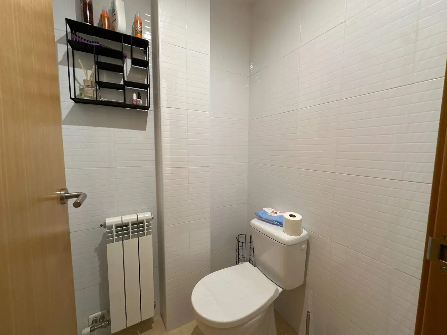 Baño de Casa adosada en venta en Sant Esteve Sesrovires con Aire acondicionado, Calefacción y Jardín privado