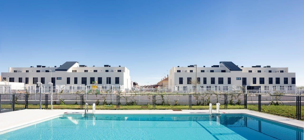 Piscina de Pis de lloguer en Parla amb Aire condicionat, Calefacció i Terrassa
