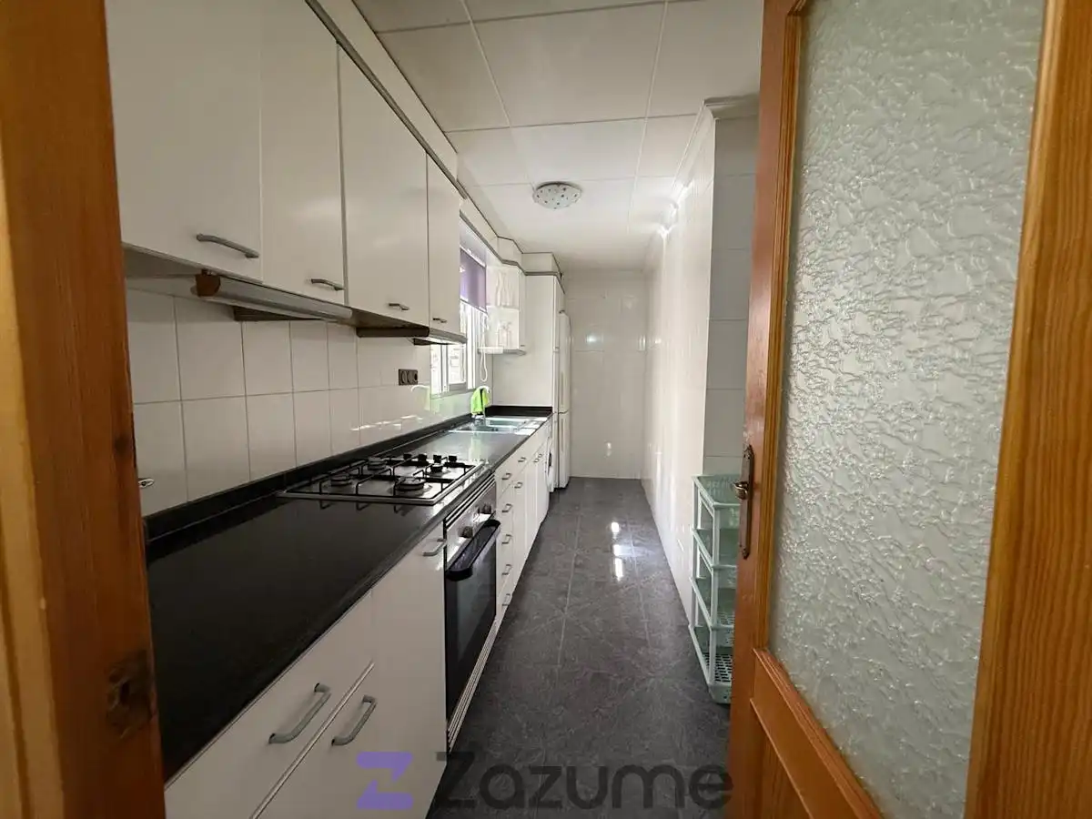 Cocina de Piso de alquiler en Requena con Amueblado, Horno y Lavadora