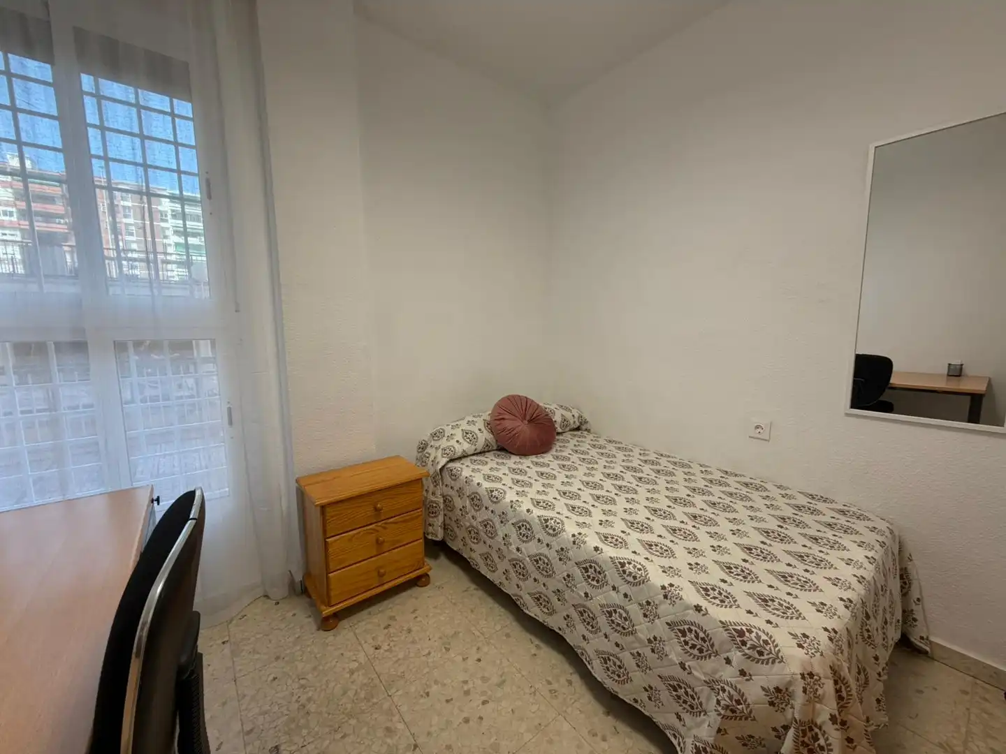 Dormitori de Pis de lloguer en Córdoba amb Aire condicionat, Calefacció i Jardí privat