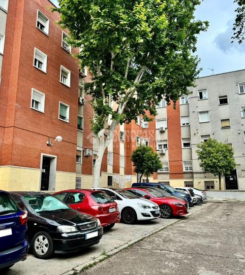Foto 2 de Piso en venta en Palomeras Bajas, Madrid Capital